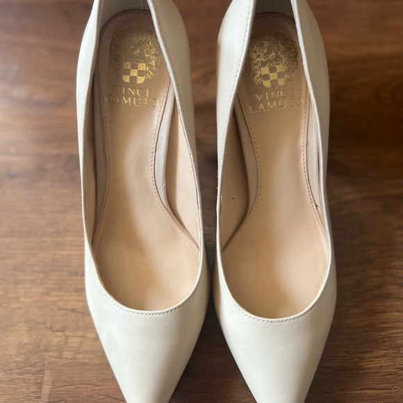 Vince Camuto Nude Heel - Picture 2 of 2